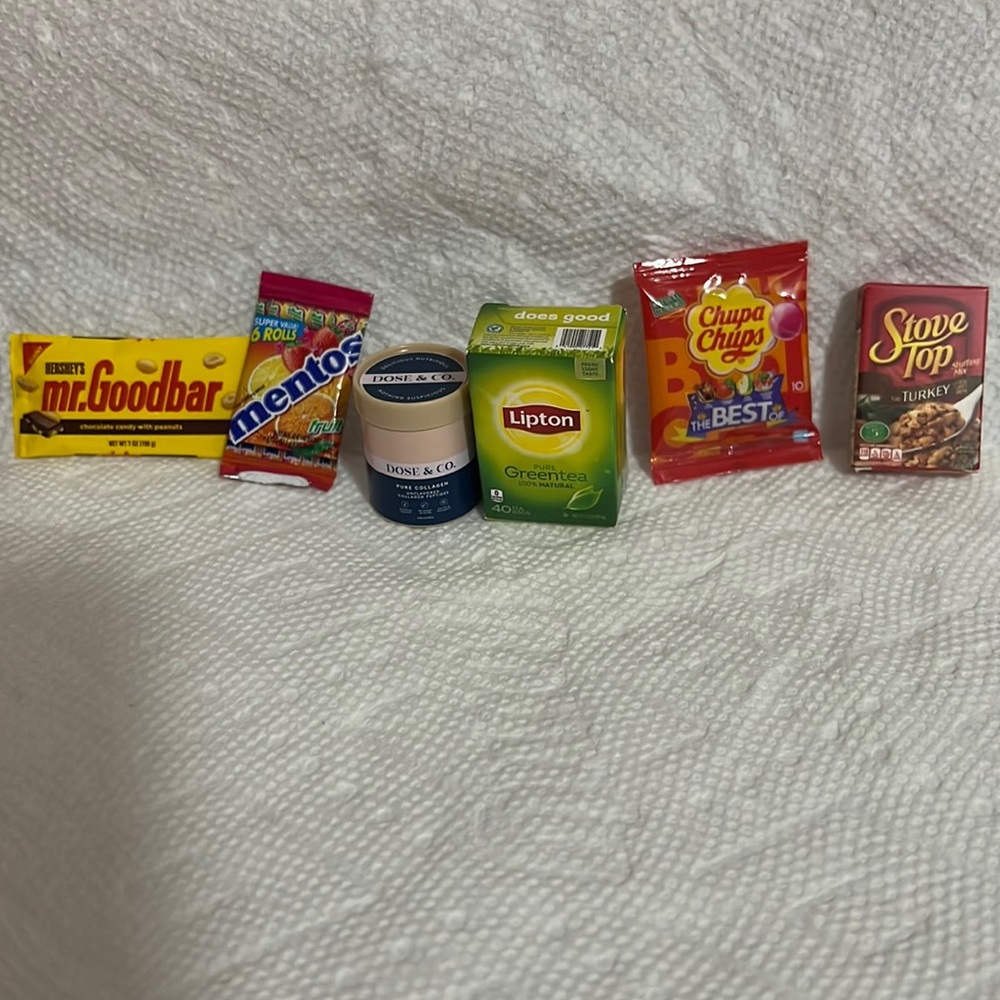 6 MINI BRANDS